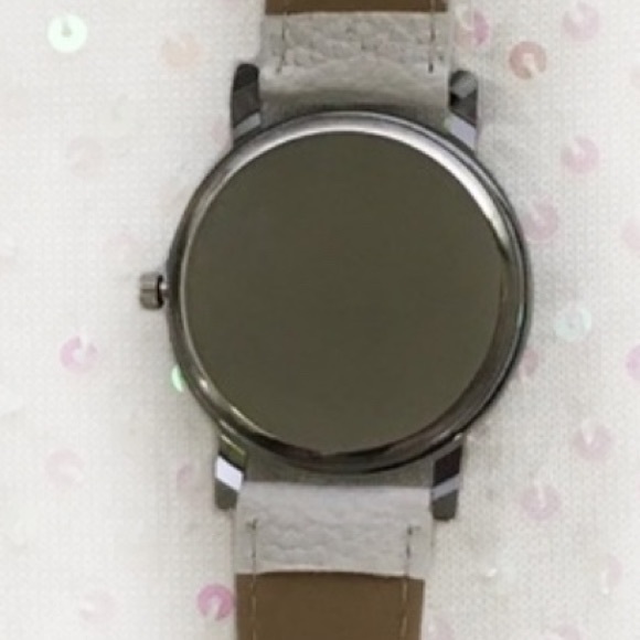 I’m Late Anyway Quartz Statement Watch. NWT - Picture 6 of 12